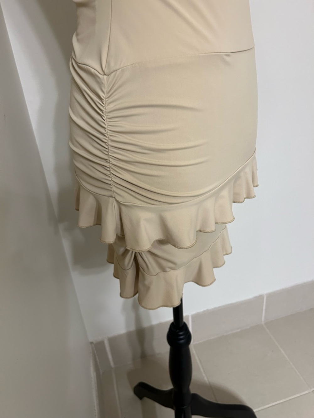 Lioness Beige Sleeveless Ruched Ruffle Mini Dress, Open Back Tie, Stretch SZ S - Picture 4 of 6